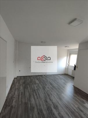 Prazan Stan Pogodan Za Poslovni Prostor 55m2