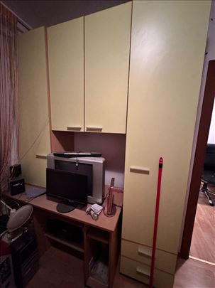 Radni sto sa ormarom