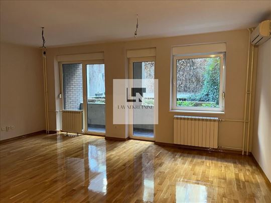 Renoviran, povoljan stan u srcu Vračara