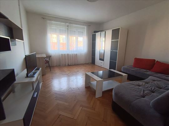 Stan 62m2-Centar-pesacka zona
