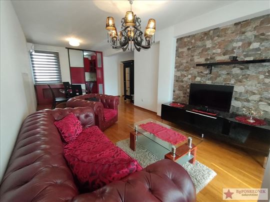 Stari grad, Bajlonova pijaca, Venizelosova, 78m2