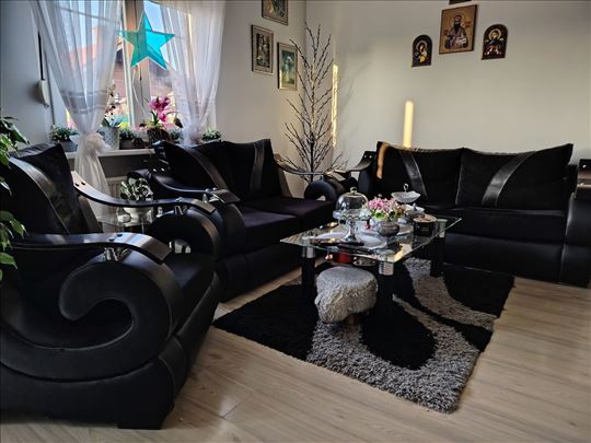 Trosed, dvosed i fotelja.