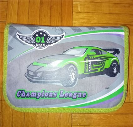 Zelena pernica za decake