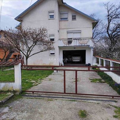 Zrenjanin - Čenta, kuća 220m2, plac 16ari, garaža 