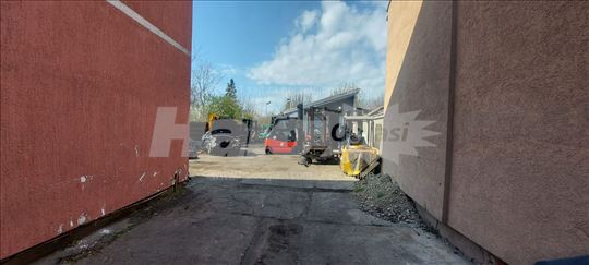 Gradjevinsko zemljiste sa radionicom i magazinom