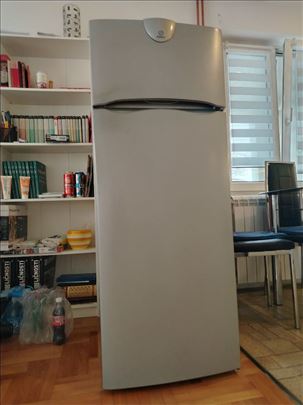 Indesit veći frižideri– očuvani hlade, za popravku