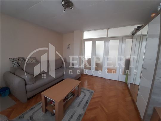 Izdaje se dvosoban stan preko puta Zone 2, 52m2 +