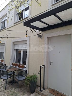 Izdaje se spratna dvorišna kuća 