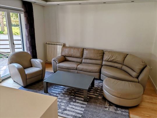 Kanarevo Brdo lux kuća 280 m2, bašta 8 Ari, Sauna