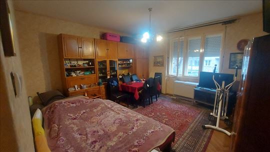 Krunski venac, prvi sprat, parking, RETKO U PONUDI