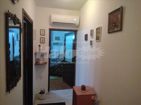 Namesten stan Zemun Polje -Centar