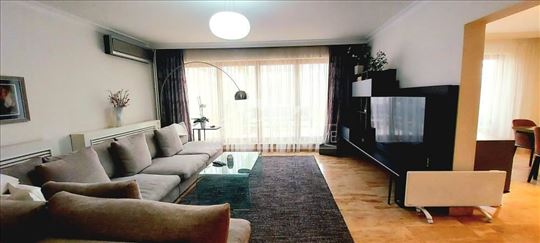 Novi Beograd-Blok 12-YBC-206,99m2 mereno-128m2 ukn
