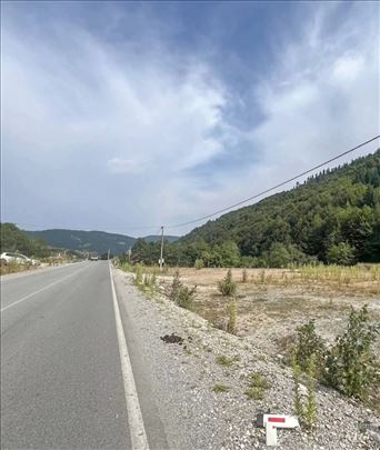 Plac 5.42 ara, sa putem, vodom, strujom