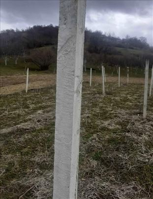 Prodajem 100 betonskih stubova za 500e