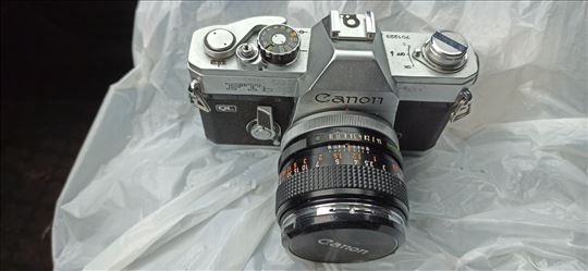 Prodajem vintage analogni fotoaparat Canon FT QL s