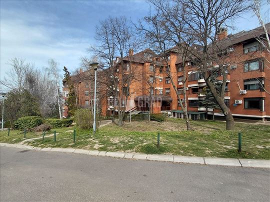 Višnjička banja, crvena fasadna cigla