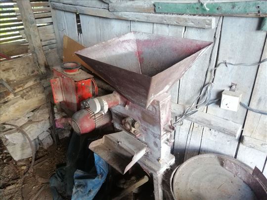 Cekicar - kruni i melje