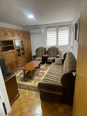 Dvoiposoban stan u Centralnoj radionici, opremljen