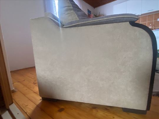 Fotelja na prodaju 150e nije fiksna cena