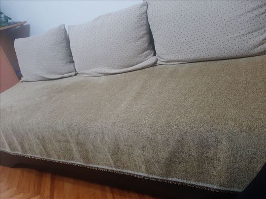 Hitna prodaja ležaja i poklon komoda od punog drve