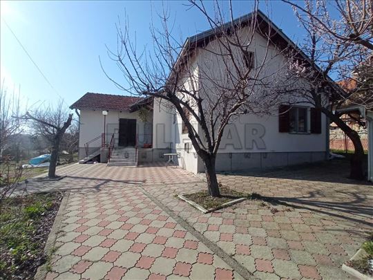 Izdaje se kuća kao poslovni prostor na Viniku, 200