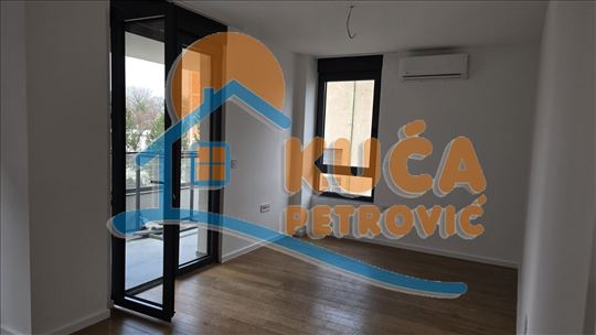 Izdaje se poslovni prostor kod Vojne bolnice, 63m2
