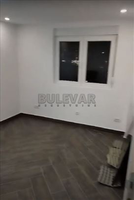 Izdaje se poslovni prostor u blizini Čaira 58m2!
