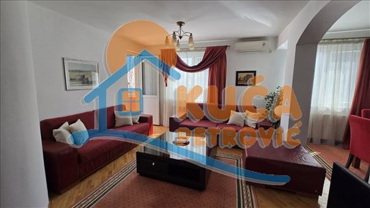 Izdaje se stan kod crkve Svetog Nikole, 70m