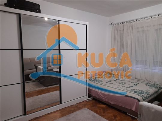 Izdaje se stan preko puta železničke stanice!