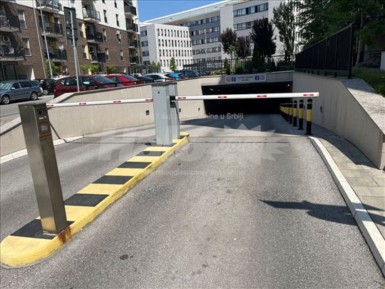 Parking mesto i garaži