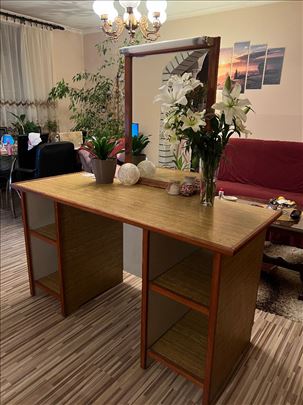 Sto za šišanje i šminkanje