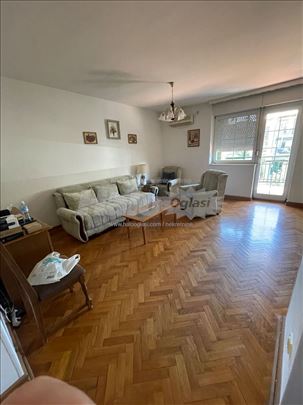 Trosoban stan u strogom centru – izuzetna prilika