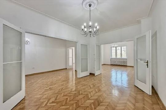 Četvoroiposoban salonski stan za izdavanje,136m2