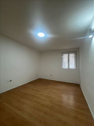 Cvetni trg- Svetozara Markovića -25m2 -prazno