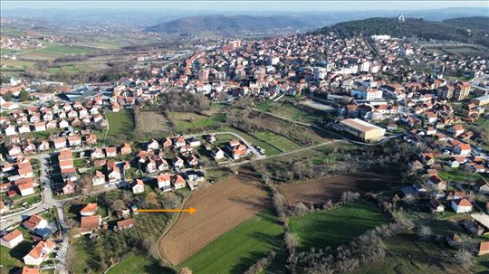 Gradjevinsko zemljište blizu centra Topole