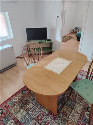 izdajem dvosoban stan na Altini