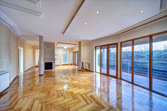 Izvanredna kuca 370m2 - Vaska Pope