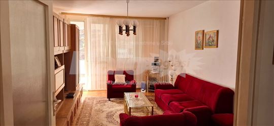 Komforan i namesten trosoban stan, 76m2, grad Bor