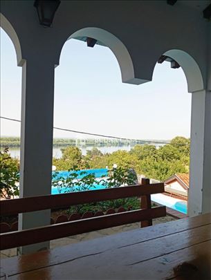 Kuća sa bazenom, pogled