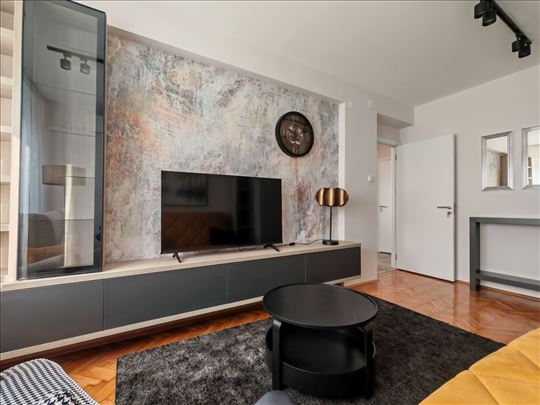 Nov neuseljavan stan, 43,5m2 +terasa+parking.