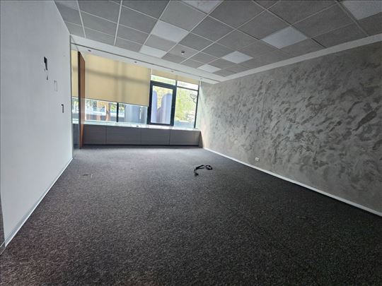 Open space, 11 kancelarija, 7 garažnih mesta