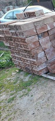 Polovan betonski blok i cigla za zidanje