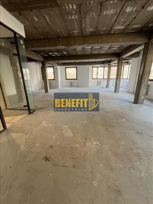 Poslovni prostor 200m2, u poslovnoj zgradi