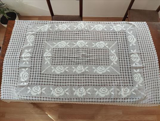 Ručno heklani stolnjak – 140x103 cm