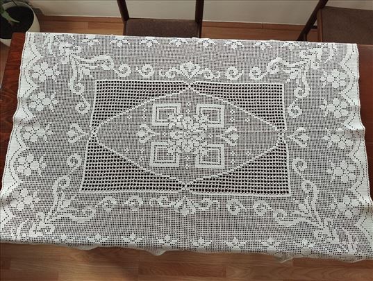 Ručno heklani stolnjak – vintage, 130x103 cm