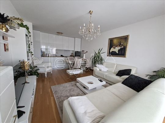 Stan,Novi Sad,Centar,kv: 73.00, € 233600