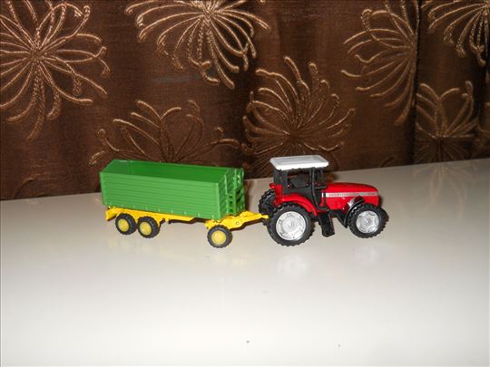 Traktor sa prikolicim SIKU