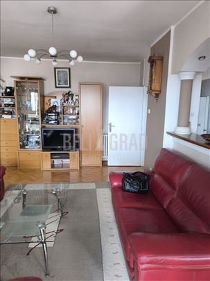 Vračar kod Južnog bulevara, prostran, 4 lođe, mogu