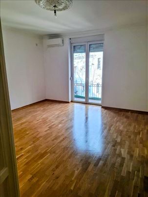 Zeleni venac,odlican stan za poslovni prostor 