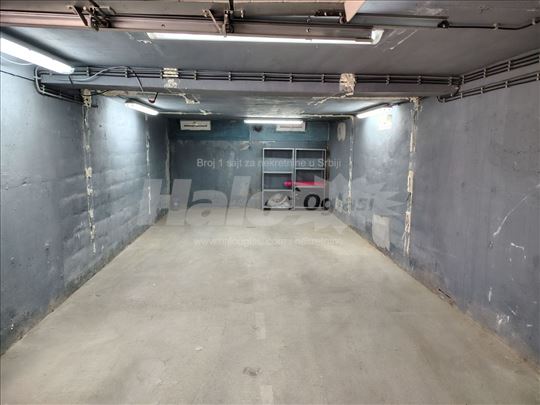 Zvezdara, iznad Beo tržnog centra, garaža